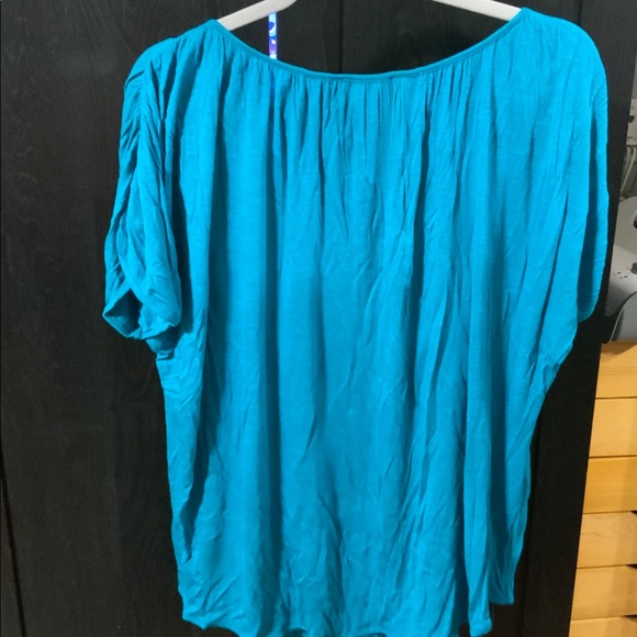 Ladies top - Picture 3 of 3